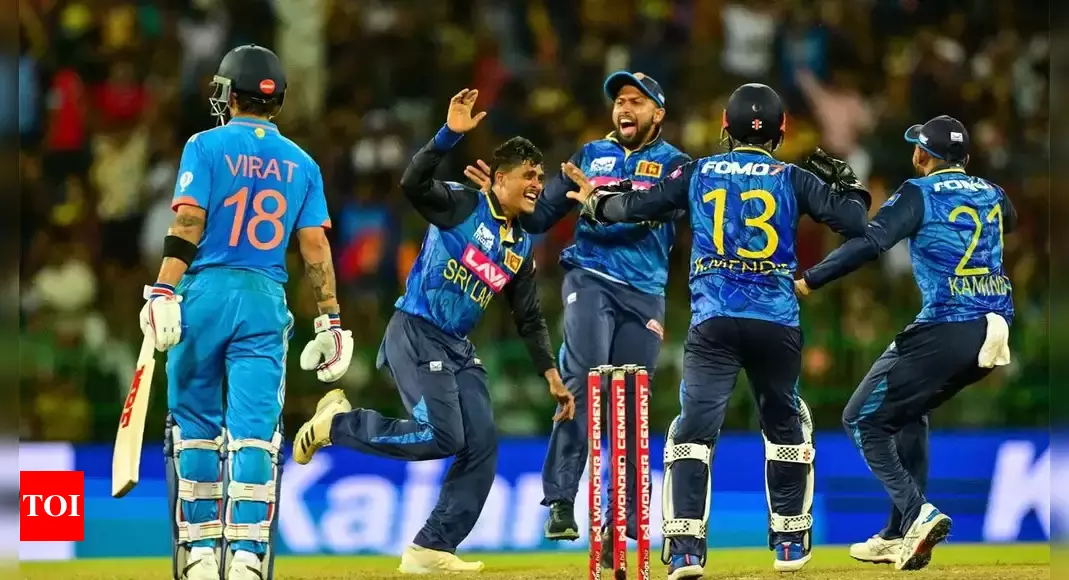 Vandersay Takes Six Wickets as Sri Lanka Beats India by 32 Runs, Leads Series 1-0